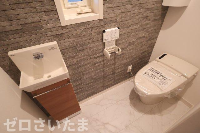 《仲介手数料無料》浦和区大東２丁目23-5新築一戸建てグランパティオのトイレ
