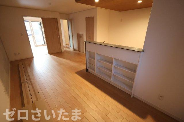 《仲介手数料無料》浦和区大東２丁目23-5新築一戸建てグランパティオの居間・リビング