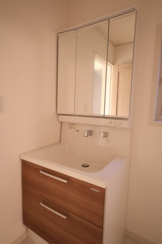 《仲介手数料無料》浦和区大東２丁目23-5新築一戸建てグランパティオの独立洗面台