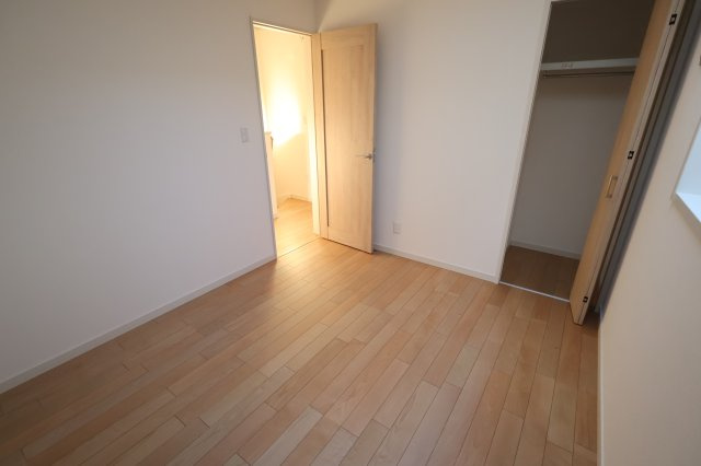 《仲介手数料無料》浦和区大東２丁目23-5新築一戸建てグランパティオの洋室