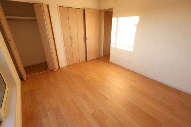 《仲介手数料無料》浦和区大東２丁目23-5新築一戸建てグランパティオの洋室