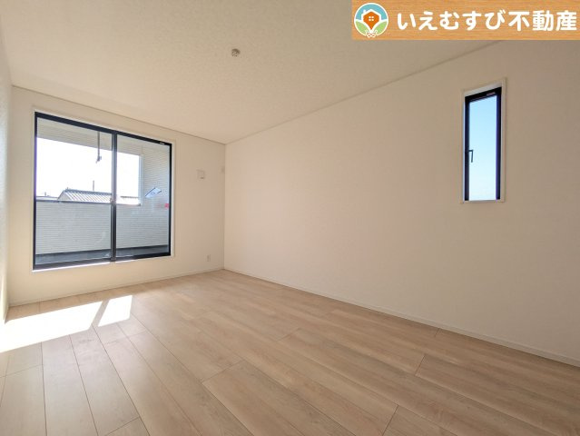 Cradle garden　熊谷市原島第1の洋室|ナチュラルな色合いでシンプルな内装
シンプルな内装のお家なので飽きが来ずコーディネートも楽しそうですね♪