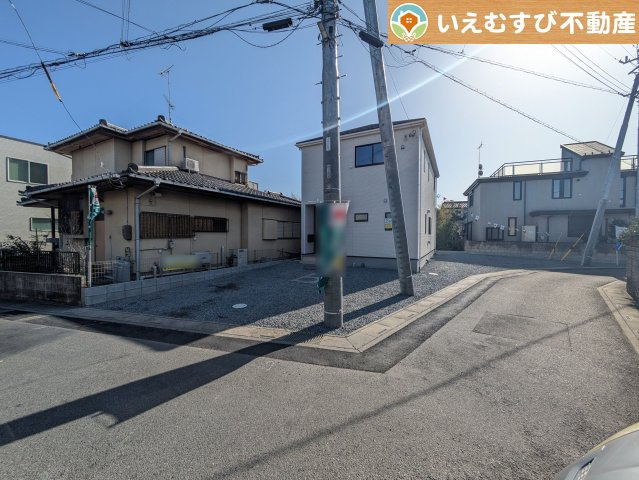 Cradle garden　熊谷市原島第1の前面道路含む現地写真|充分な広さの4ｍ前面道路
間口が広くお車の出し入れも問題なく行えるスペースが確保されています♪