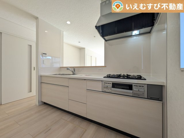 Cradle garden　熊谷市原島第1のキッチン|機能性収納性に溢れるキッチン。
収納もたっぷり付いていてすっきり片付く！毎日楽しくお料理が出来そうです！