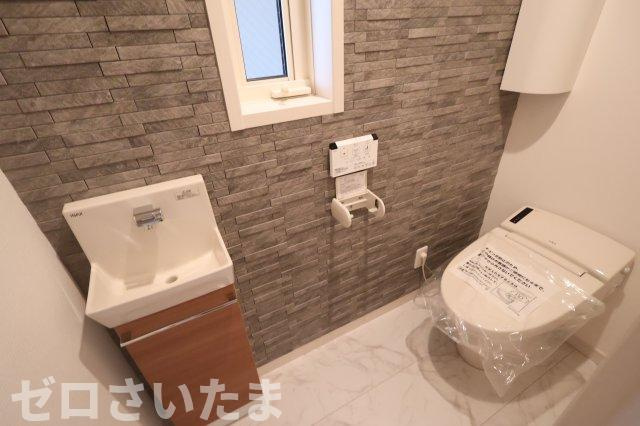《仲介手数料無料》浦和区大東２丁目23-5新築一戸建てグランパティオのトイレ