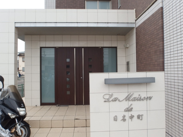 ラ・メゾン・ドゥ日名中町のエントランス