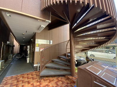 【エントランス】 | ベストレジデンス相川Ⅳ | 明るいエントランスです。