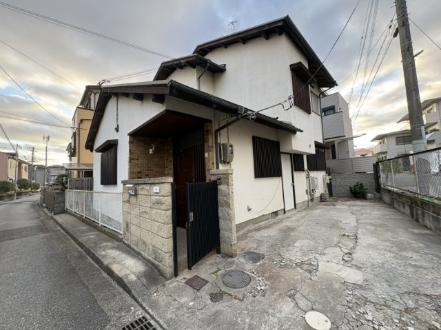 西宮市甲東園２丁目の一戸建て