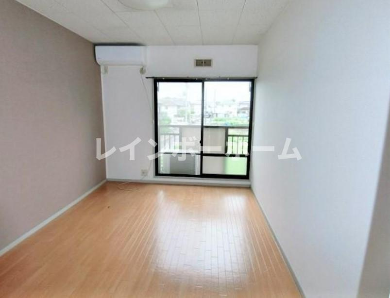 仲介手数料（賃料の1.10ヵ月）の50％OFF対象物件！の居間・リビング|ゆったり過ごせる居間です