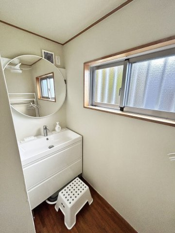 恩納村名嘉真テラスハウスの独立洗面台