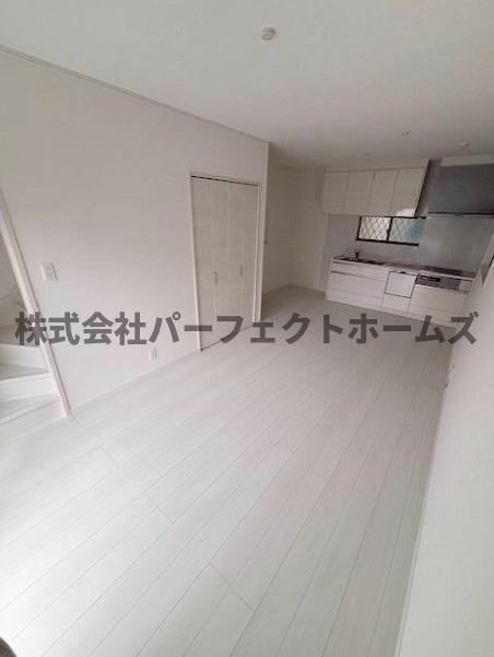 招提南町1丁目戸建　賃貸の居間・リビング|ゆったりとした居間です