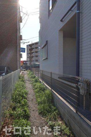 《仲介手数料無料》北区奈良町8-17新築一戸建てグランパティオの外観|南側は歩道です(車は通れない)