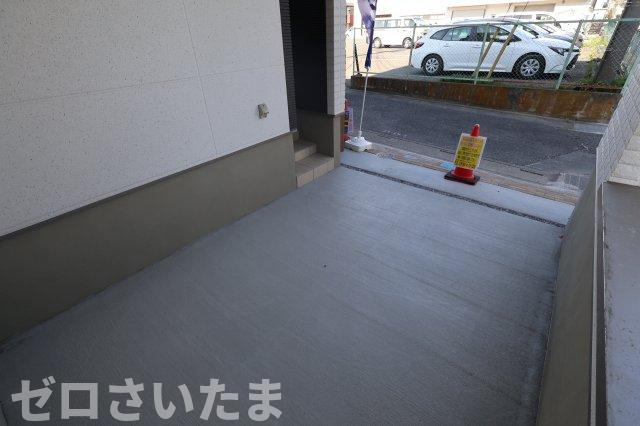 《仲介手数料無料》北区奈良町8-17新築一戸建てグランパティオの駐車場
