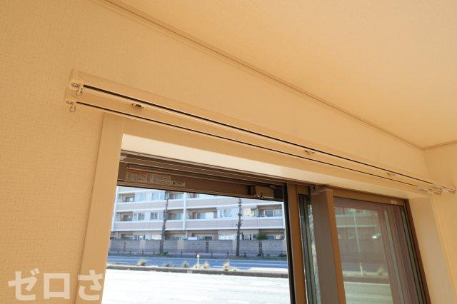 《仲介手数料無料》北区奈良町8-17新築一戸建てグランパティオのその他|カーテンレール付き
