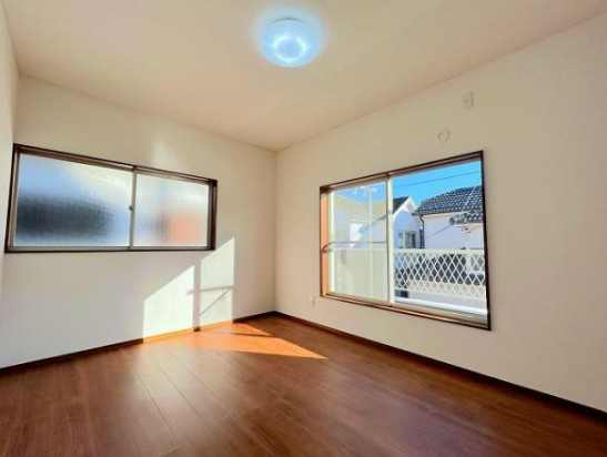 【中古】川越市下広谷リフォーム中古住宅の洋室|2F南東 6帖洋室です♪