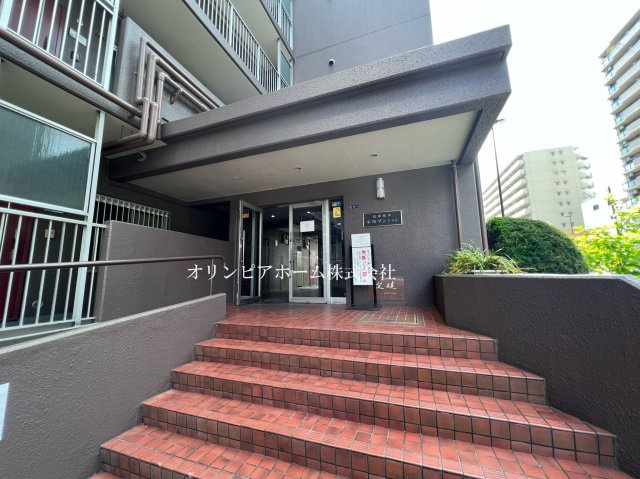 日商岩井木場マンション　８階　角　部屋　リ　フォーム済のエントランス