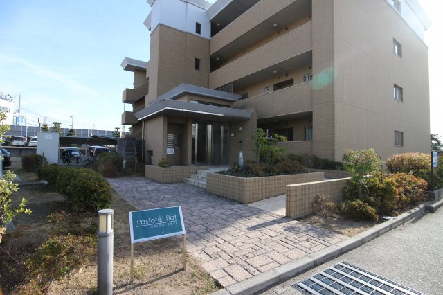 パストラルフラットのエントランス