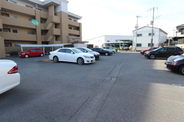 パストラルフラットの駐車場