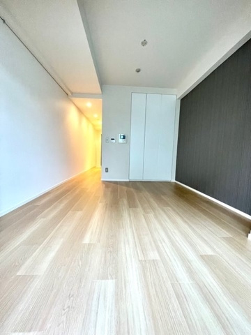 新品家具付きマンション宇田川町16(KaGood東京)の居間・リビング