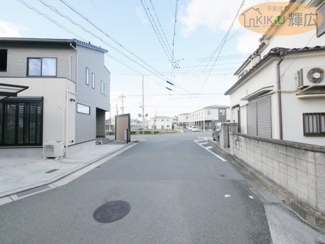 明石市魚住町住吉３丁目　中古戸建の前面道路含む現地写真