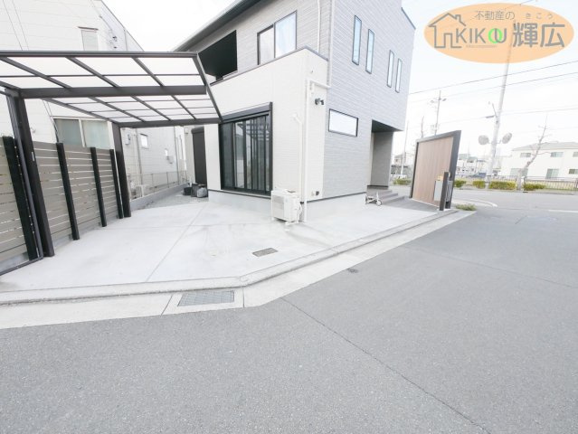 明石市魚住町住吉３丁目　中古戸建の駐車場