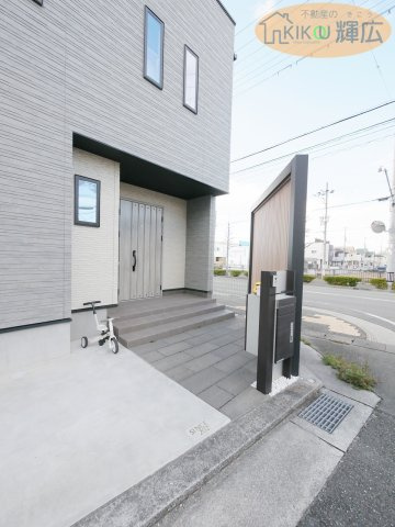 明石市魚住町住吉３丁目　中古戸建の玄関
