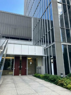 【外観】 | アクロスシティ中野坂上ハイツ | 鉄筋コンクリート造のがっちりとした建物。