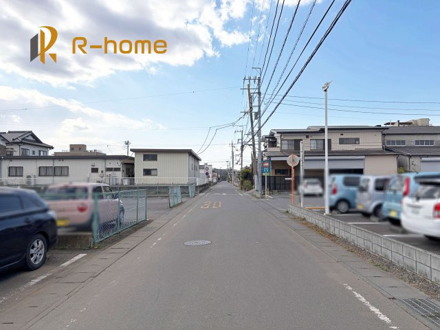 土浦市生田町第4　新築戸建て　1号棟の前面道路含む現地写真|『今から見たい！』大歓迎です♪
お気軽にＲ－ｈomeまでお問い合わせください。