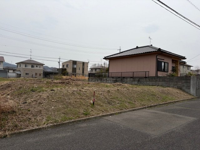 赤磐市桜が丘東3丁目の前面道路含む現地写真|北方向から