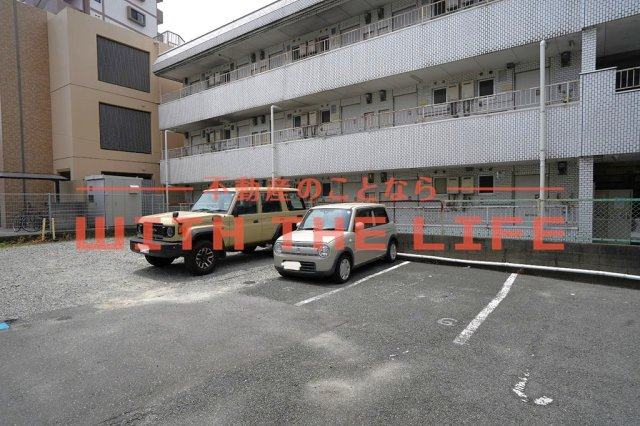 LAPIN JUN【キャッシュバック対象物件】の駐車場|駐車場に車を止められます