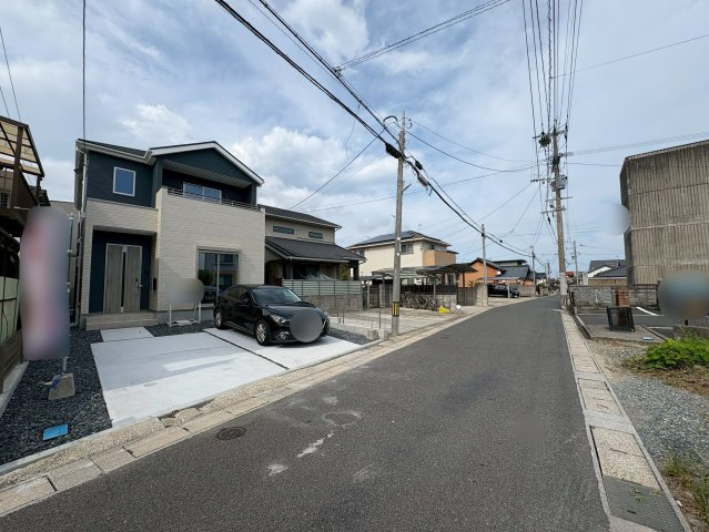 行橋市行事1丁目2期　新築一戸建ての外観|駐車場は並列2台♪
【行橋市　新築戸建て】