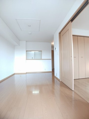 【居間・リビング】 | グリーンヒルミヤケⅠ | ゆったりとした居間です