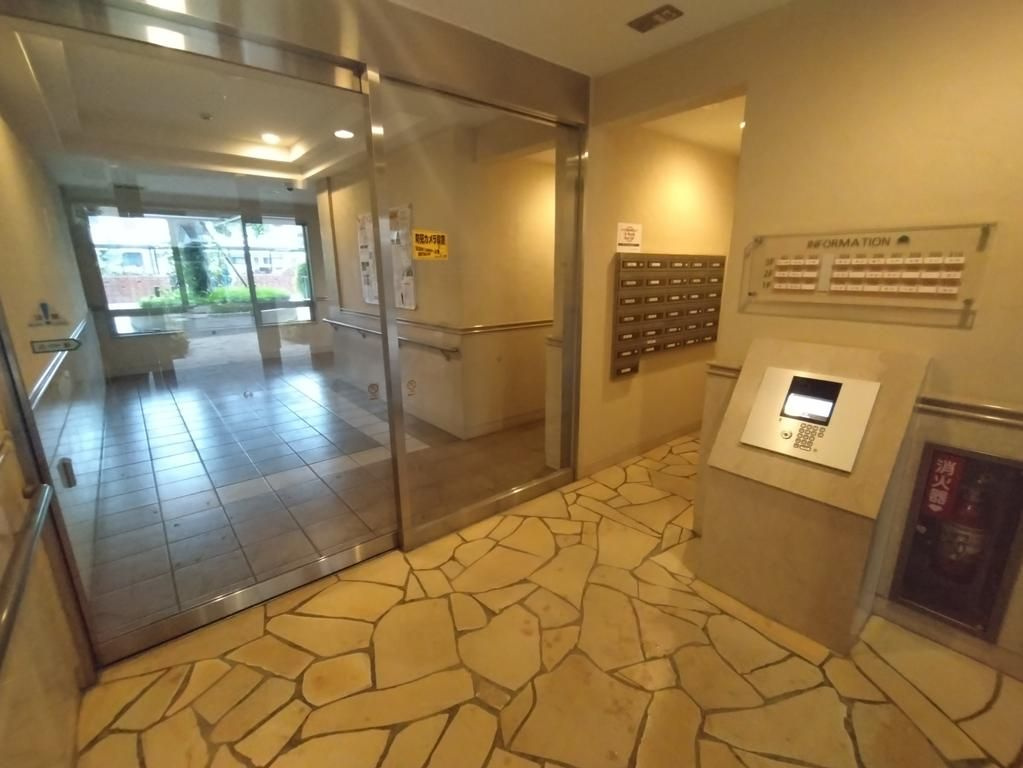 西東京市ひばりが丘４丁目の中古マンションのエントランス