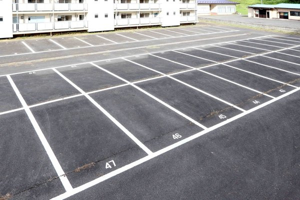 ビレッジハウス仁左平2号棟の駐車場