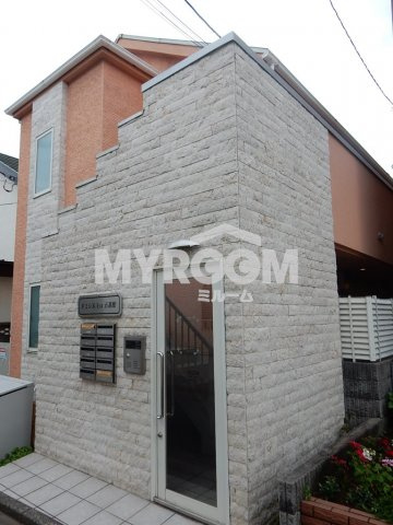 ドミシルAya五番館のエントランス