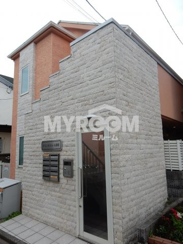 ドミシルAya五番館のエントランス