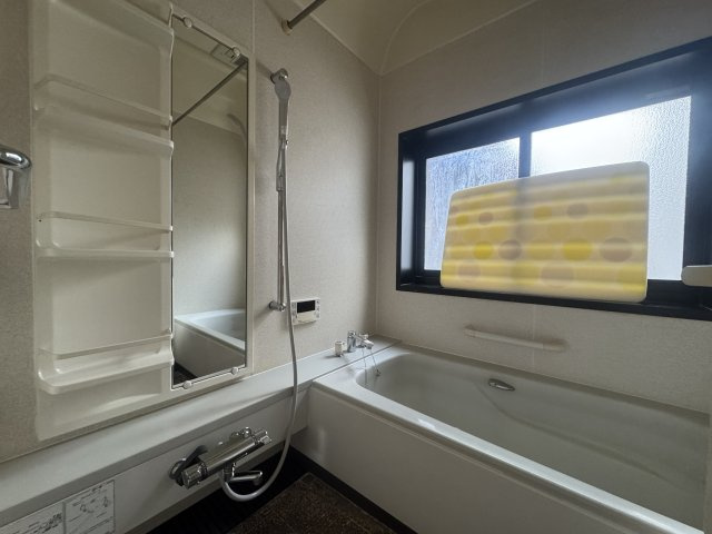 東区石山3丁目　中古戸建の浴室