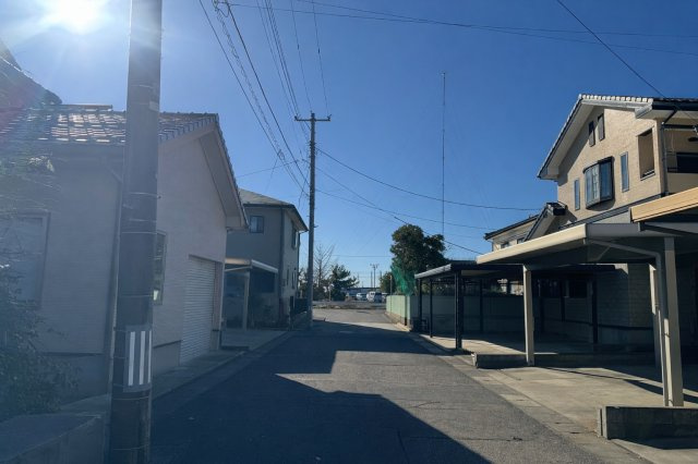 東区石山3丁目　中古戸建の前面道路含む現地写真