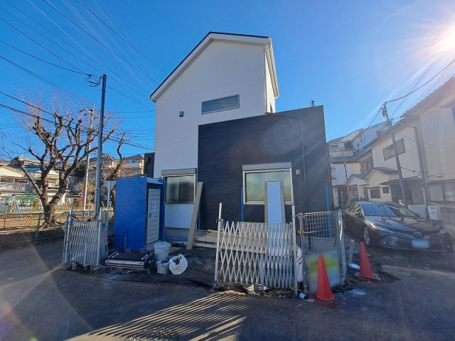 【外観】 | 東久留米市浅間町2丁目　新築一戸建住宅　全1棟　(保谷店) | （2025年12月）撮影／教育施設と商業施設が充実
