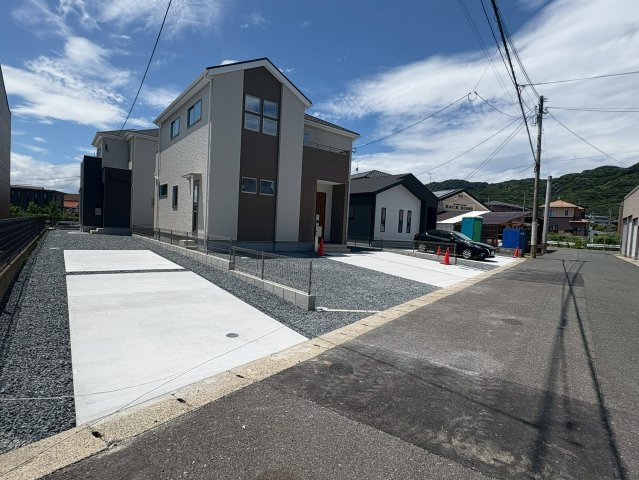 京都郡苅田町尾倉4丁目1期　新築一戸建ての外観|駐車場は縦列3~4台♪
【苅田町　新築戸建て】