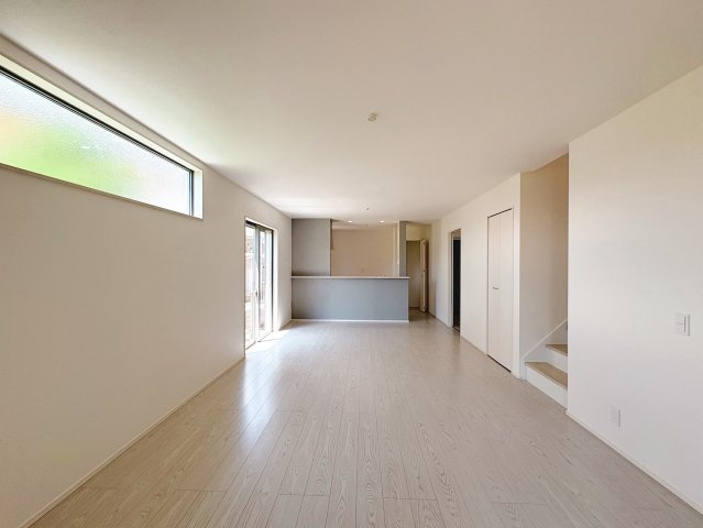 京都郡苅田町尾倉4丁目1期　新築一戸建ての居間・リビング|長方形のリビングで生活しやすいですね♪
【苅田町　新築戸建て】