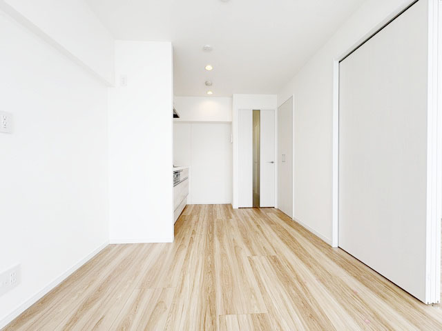 【居間・リビング】 | 井草サマリヤマンション | くつろぎの空間であるLDKの様子。安心してくつろげるよう派手さは控えて、さりとて地味すぎもせず、あなたの生活を彩ってくれます。～即日のご見学可能～　お問合せはお気軽にどうぞ。
