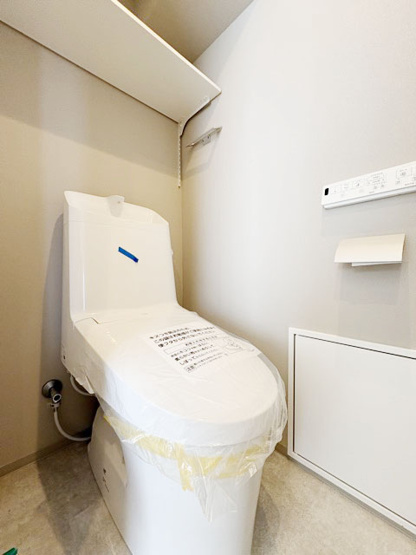 【トイレ】 | 井草サマリヤマンション | トイレはもともと個人の領域である自宅の中でも、最もプライベートな空間です。だからこそ、ほしい「落ち着き」がここにあります。～即日のご見学可能～　お問合せはお気軽にどうぞ。
