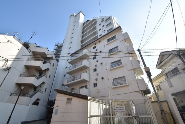 【現況写真】 | 井草サマリヤマンション | 手入れの行き届いた外壁やエントランスなど、「見ればわかる」レベルで清潔感を保ったマンションです。築年数を感じさせない姿で皆様をお出迎えします。～即日のご見学可能～　お問合せはお気軽にどうぞ。