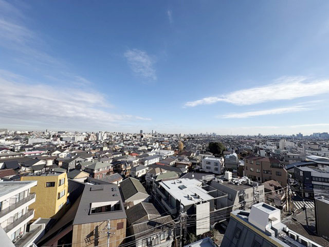 【展望】 | 井草サマリヤマンション | 眼前に広がる空の雄大さと、このお部屋の自慢の一つである「眺望」をご覧ください。毎日、この景色を独り占めできる新生活に夢が広がります。～即日のご見学可能～　お問合せはお気軽にどうぞ。