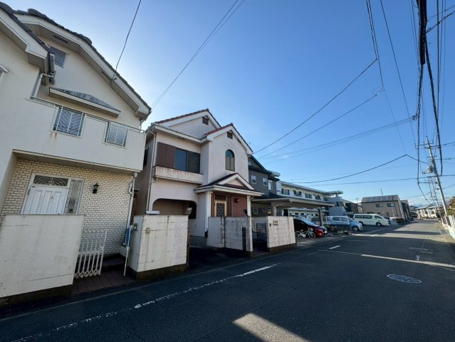 青梅市新町４丁目　中古戸建の前面道路含む現地写真