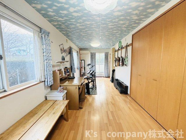 ◎茅ヶ崎市芹沢　中古戸建◎の寝室|木のぬくもりを感じられる洋室◇◇