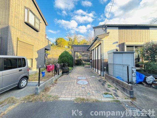 ◎茅ヶ崎市芹沢　中古戸建◎の駐車場|カースペース2台可能♪(車種によります)
