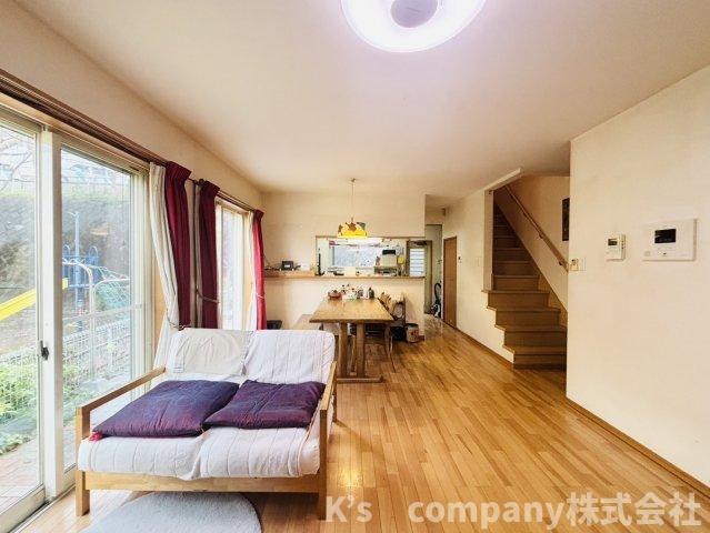 ◎茅ヶ崎市芹沢　中古戸建◎の居間・リビング|リビングイン階段仕様◇◇