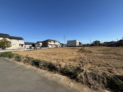 【前面道路含む現地写真】 | 【南千木町第5期　現地外観】
※令和7年12月時点